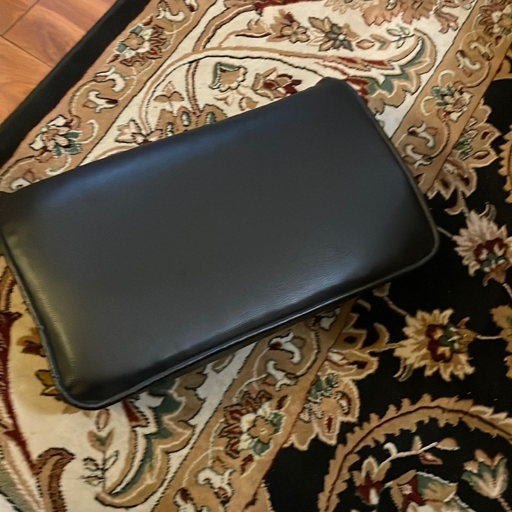 Bundle of 2 couch pillows - Picture 2 of 3